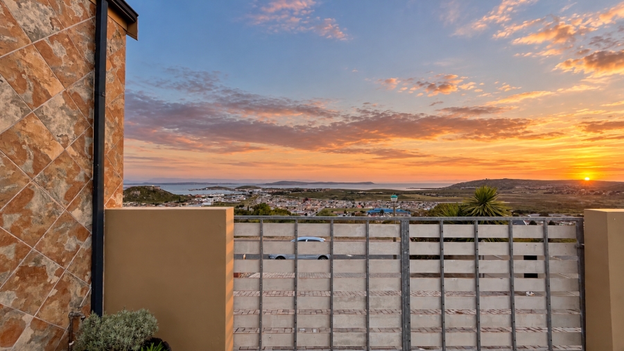 2 Bedroom Property for Sale in Hoogland Western Cape
